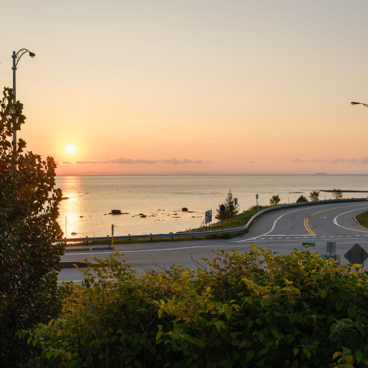 Coucher de soleil au bord de la route à La Malbaie.