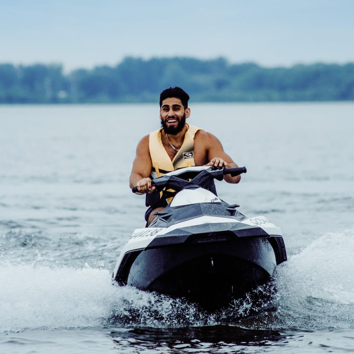 Homme en motomarine.