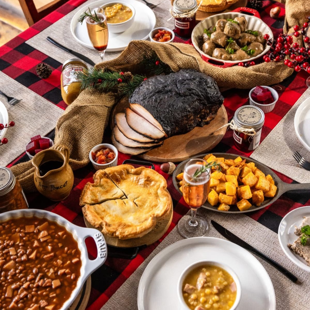 Repas de cabane à sucre au Petit Poucet.