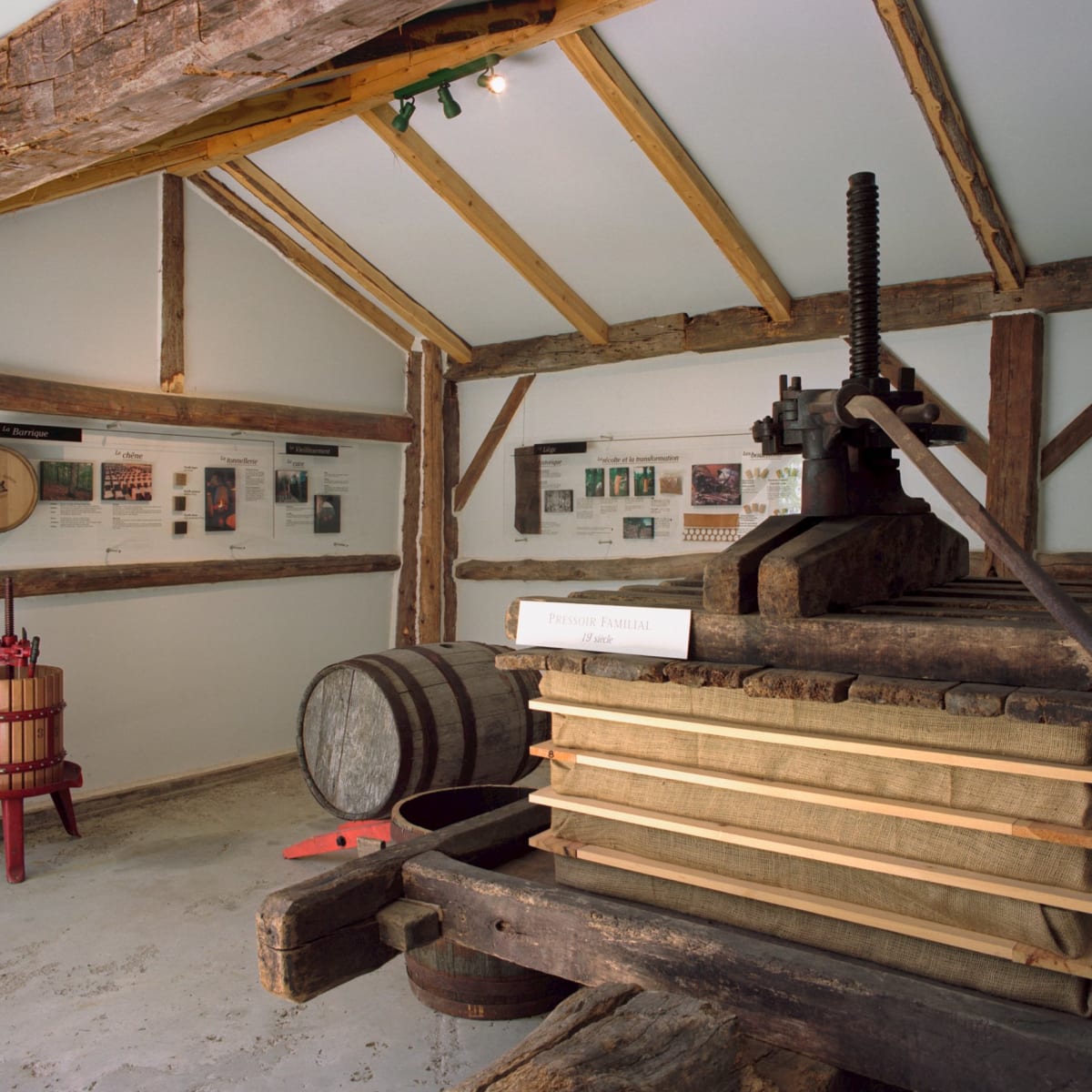 Intérieur du musée de la Cidrerie du Minot