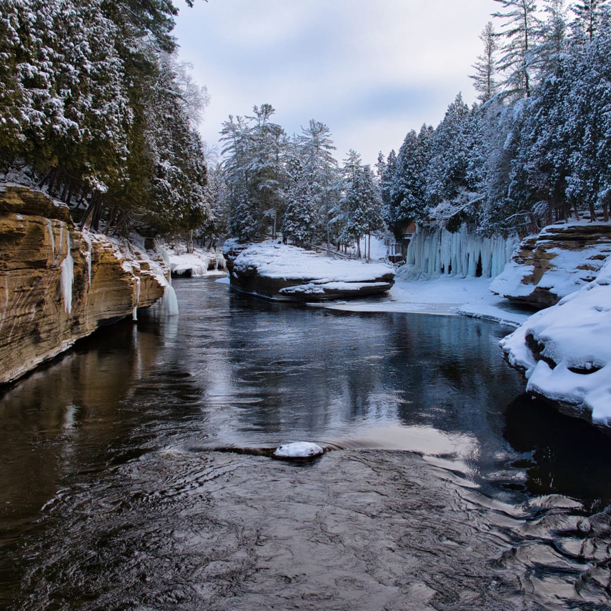 Rivière en hiver.