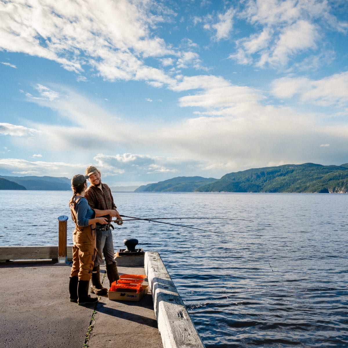 Pêche au quai de petit Saguenay.