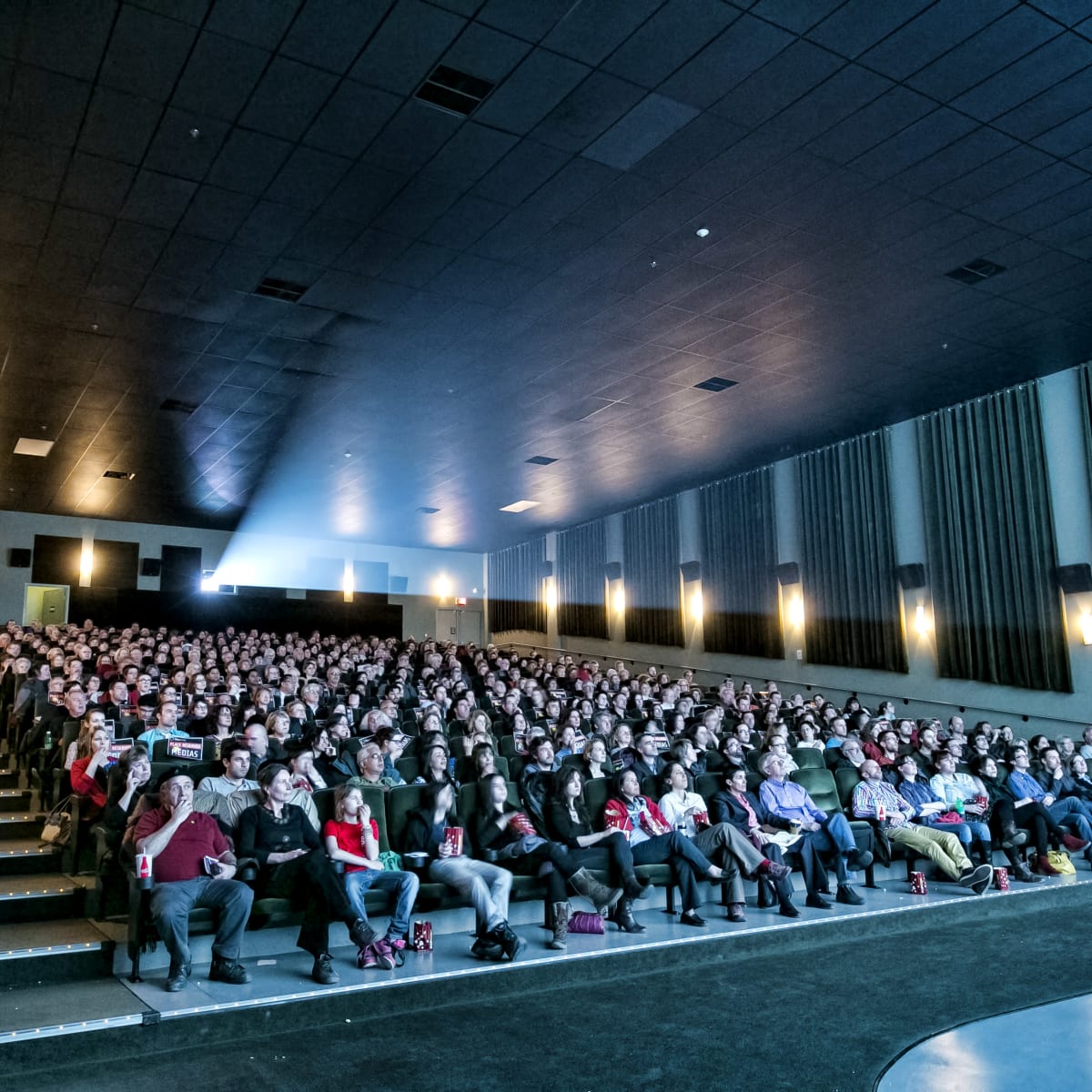 Intérieur d'une salle de cinéma lors du Festival cinéma du monde de Sherbrooke.
