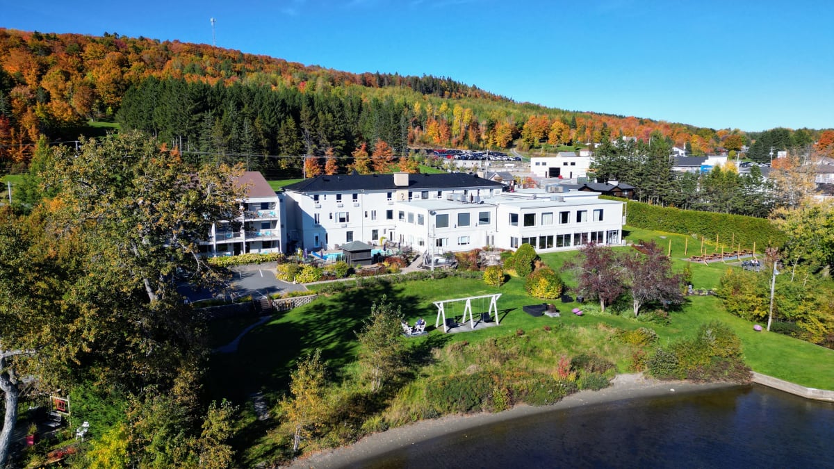 Manoir du Lac-Etchemin en automne.