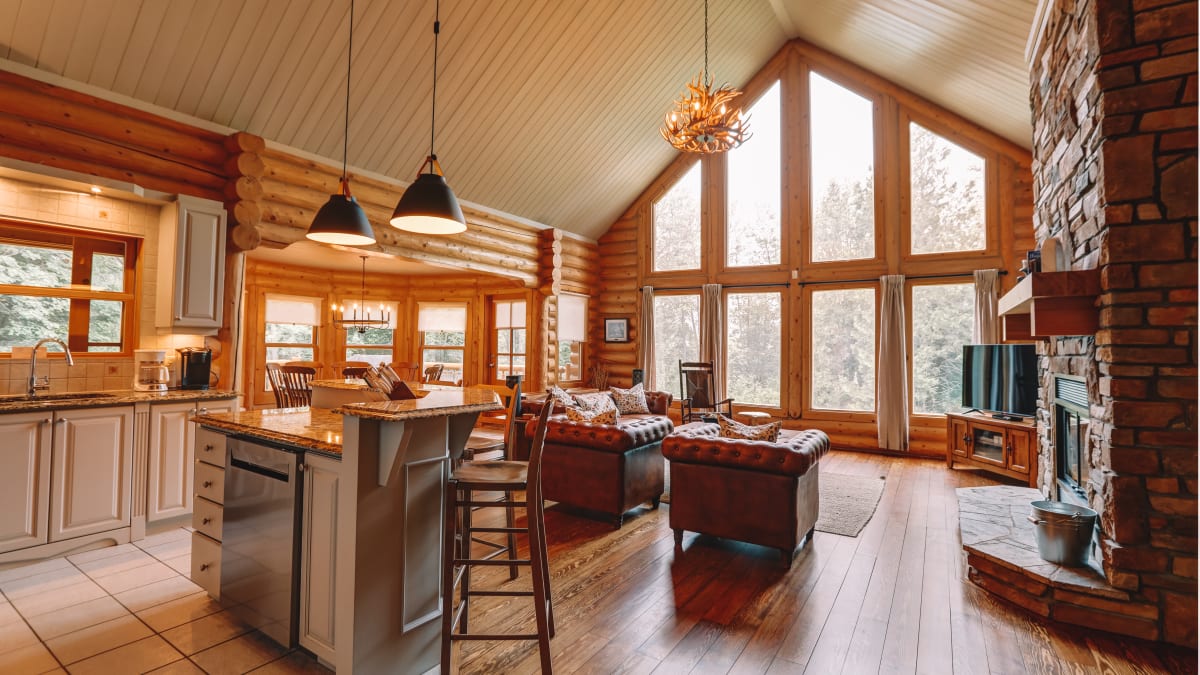 Find comfort and nature at the Fiddler Lake Resort