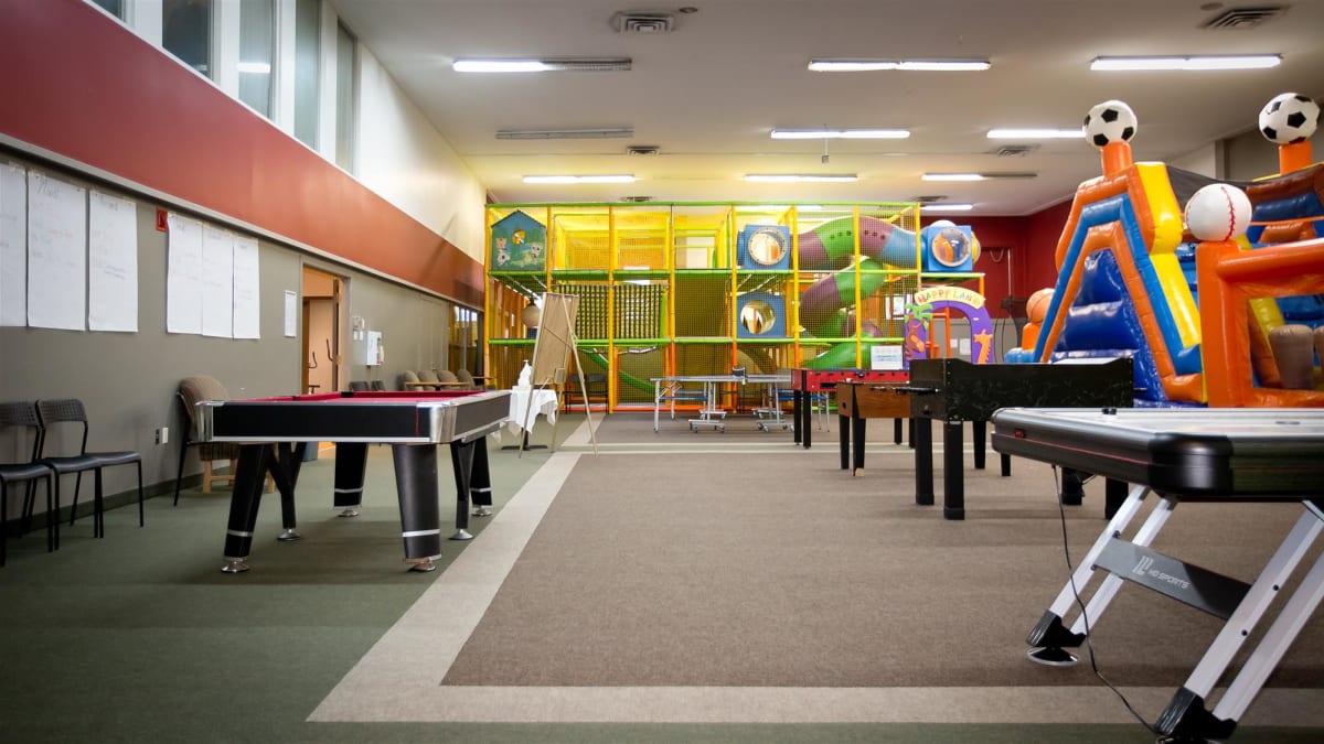 Indoor playground structures and table games at the ChéribClub.
