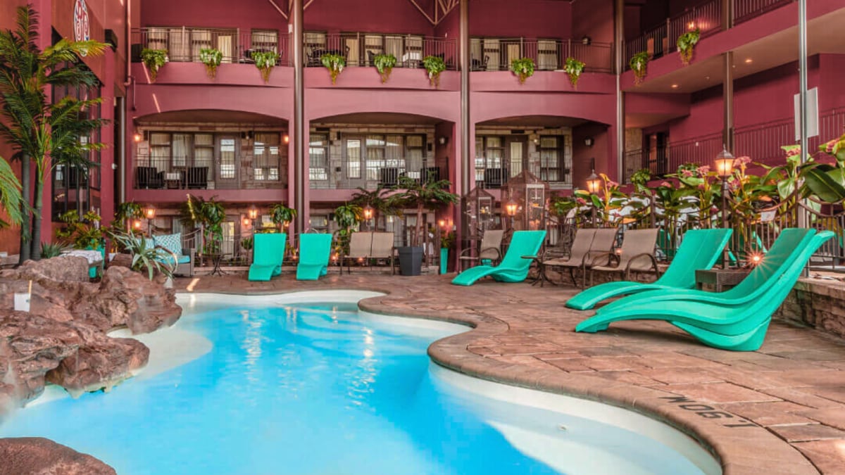 Indoor pool at Hotel Universel in Québec City.