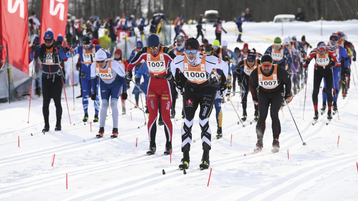 Fondeurs au départ d’une course