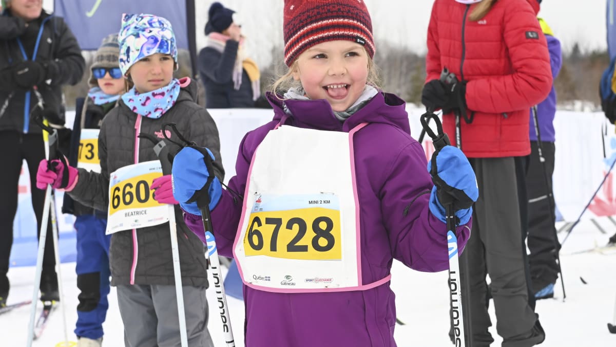 Jeune fille prête à prendre part à la mini-course