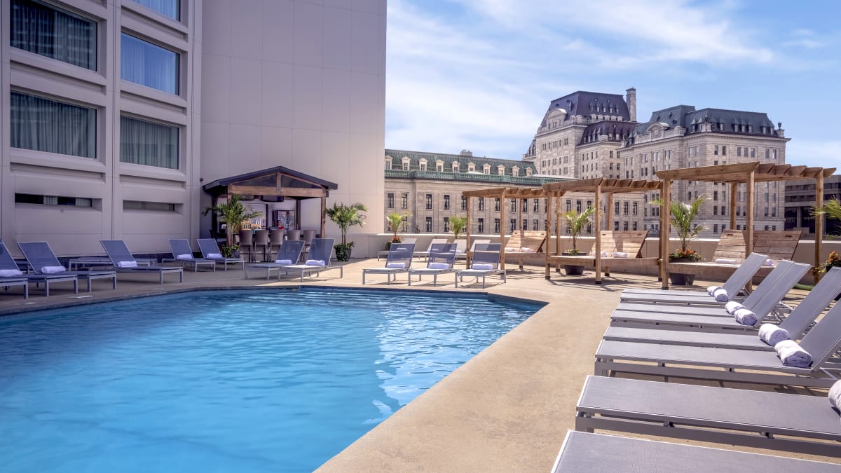The pool on the 3rd floor at the Hilton Québec hotel