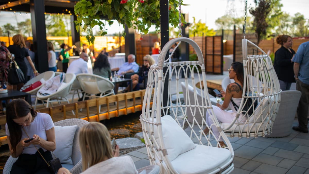 Terrasse tendance de l'Hôtel Mortagne.