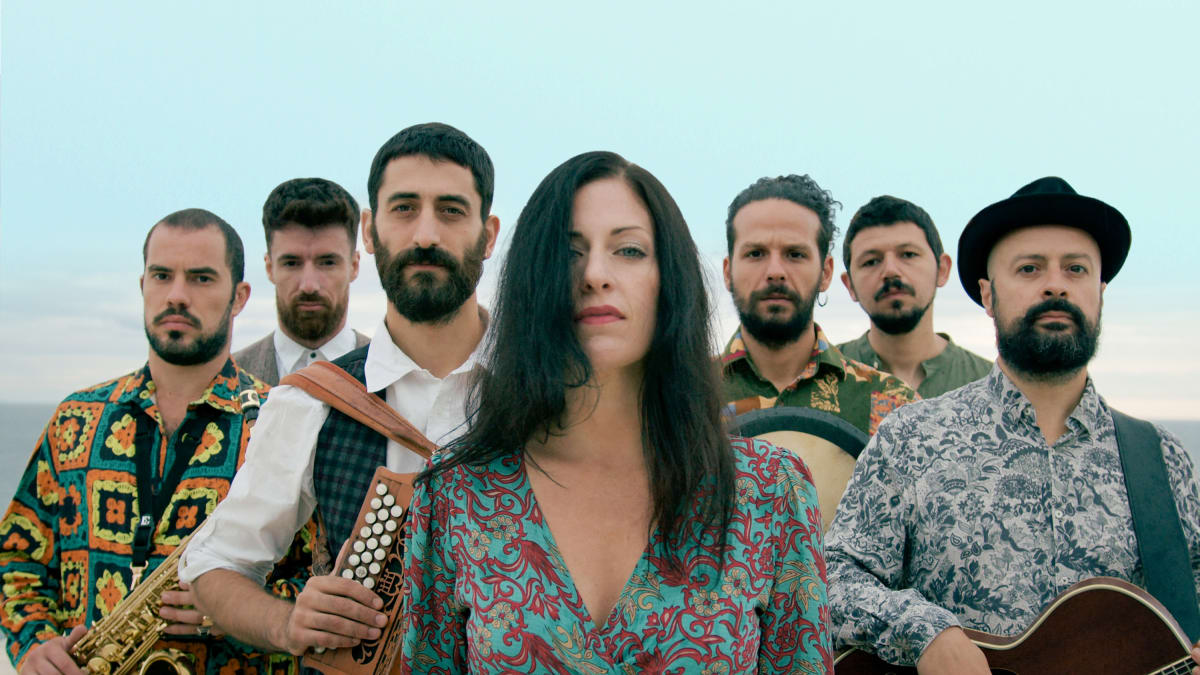 The band Kalàscima and singer-songwriter Andrea Ramolo.