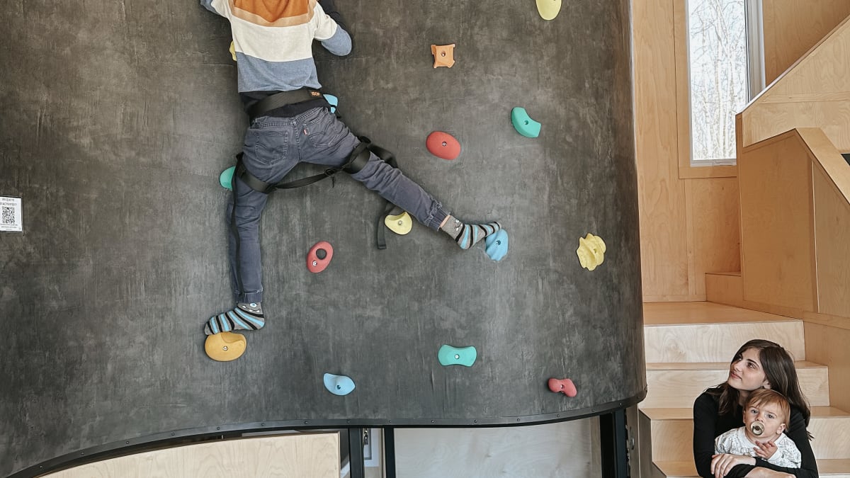 Indoor climbing wall