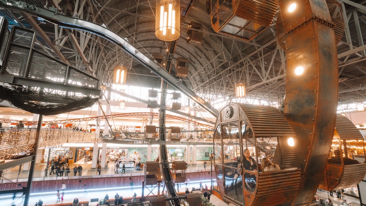 The indoor spokeless ferris wheel at Mega Parc