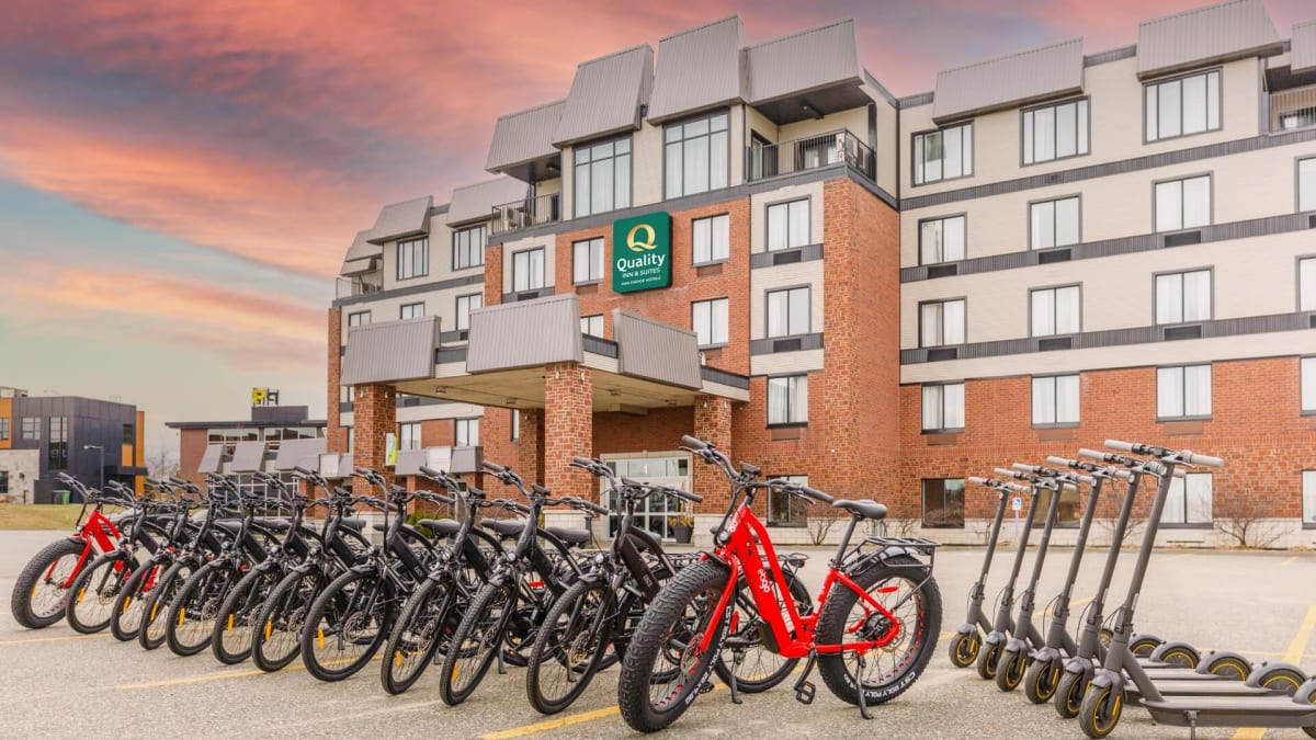 Bike station at the Quality Inn & Suites Victoriaville