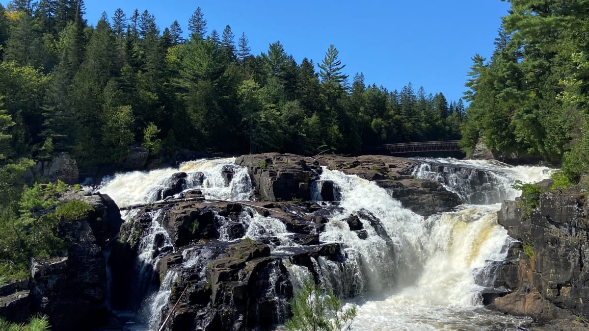 Waterfalls at Monte-à-Peine-et-des-Dalles.