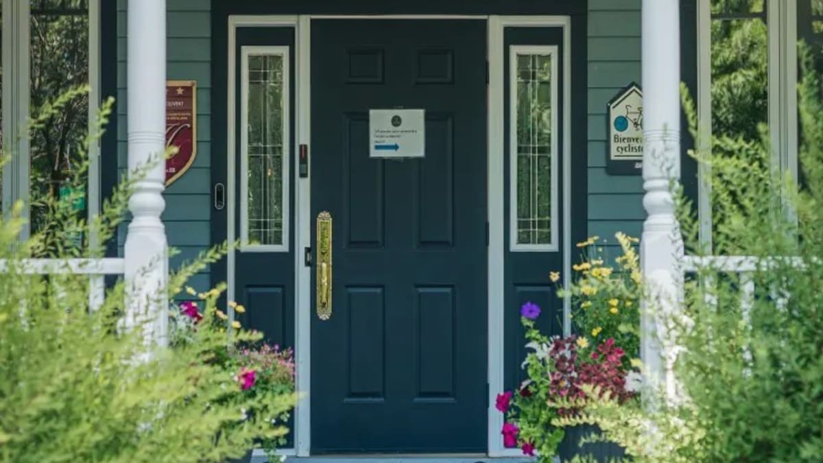 Front door of the Domaine Jolivent inn.