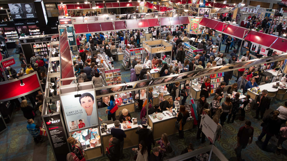 Différents kiosques du Salon du livre