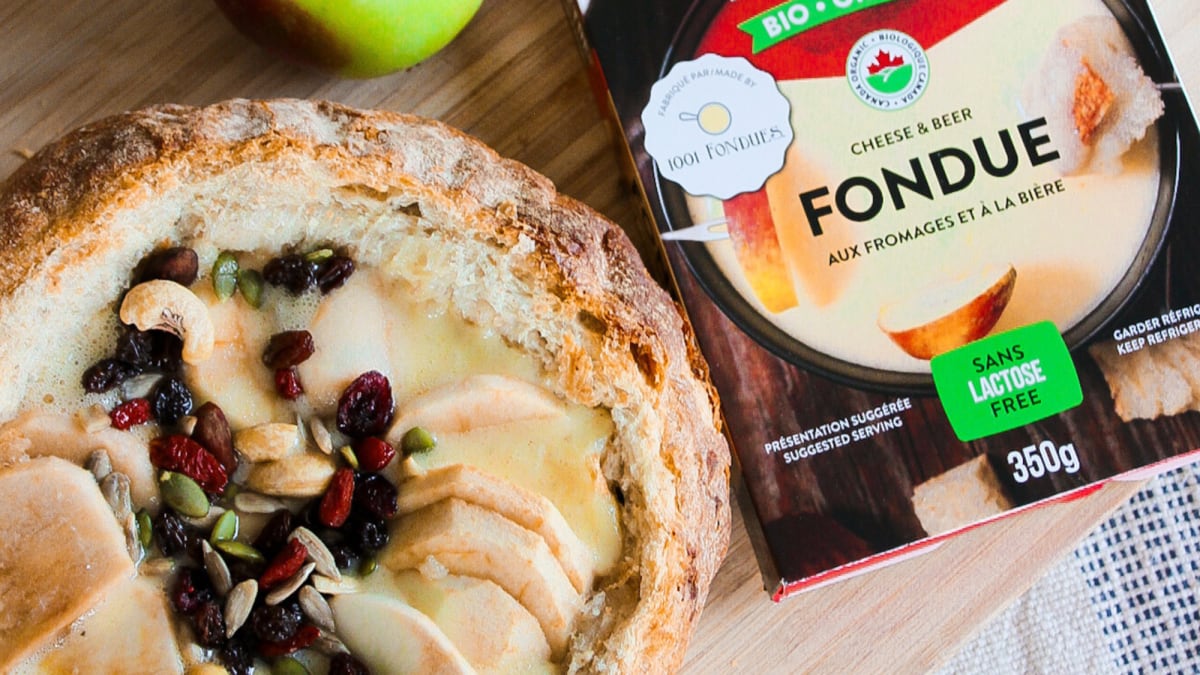 Fromage à fondue de la compagnie l'Ancêtre avec un pain farci