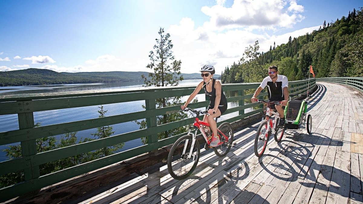 Couple en vélo au Témiscouata