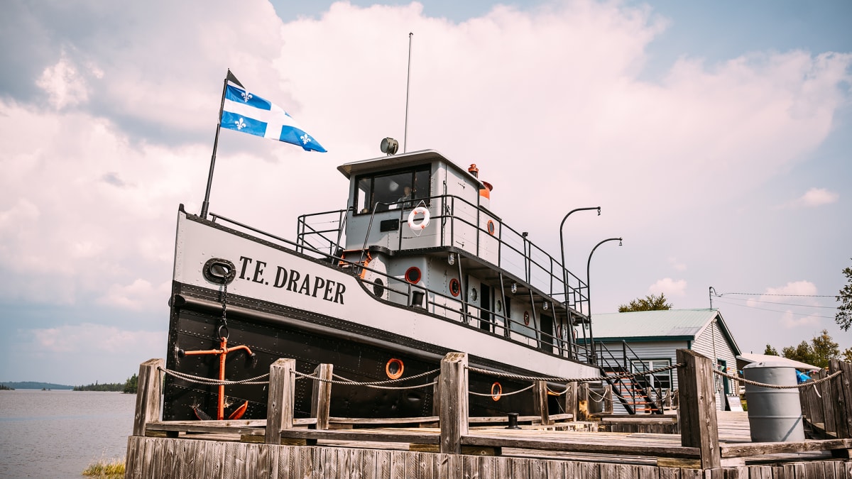 Le bateau T.E Draper en Abitibi-Témiscamingue.