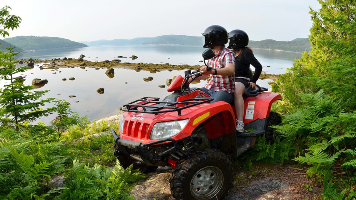 Couple on an ATV ride in Côte-Nord.