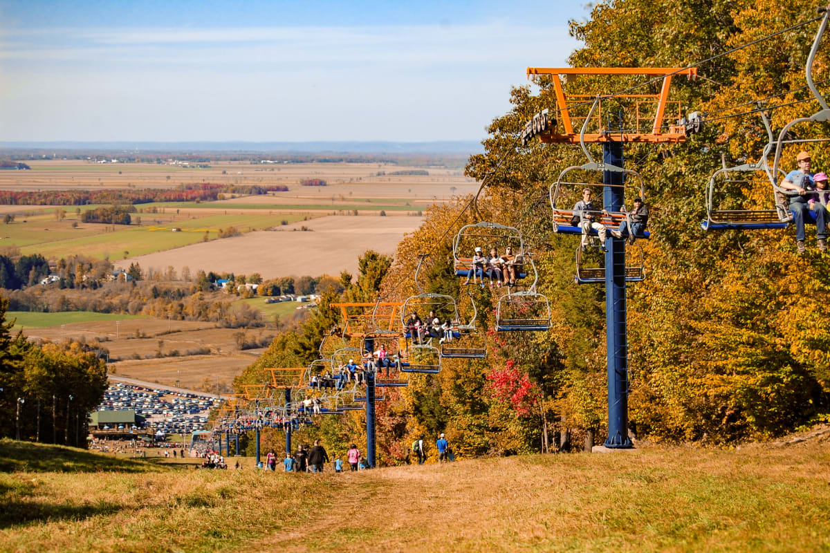 Remonte-pente du Mont-Rigaud en automne