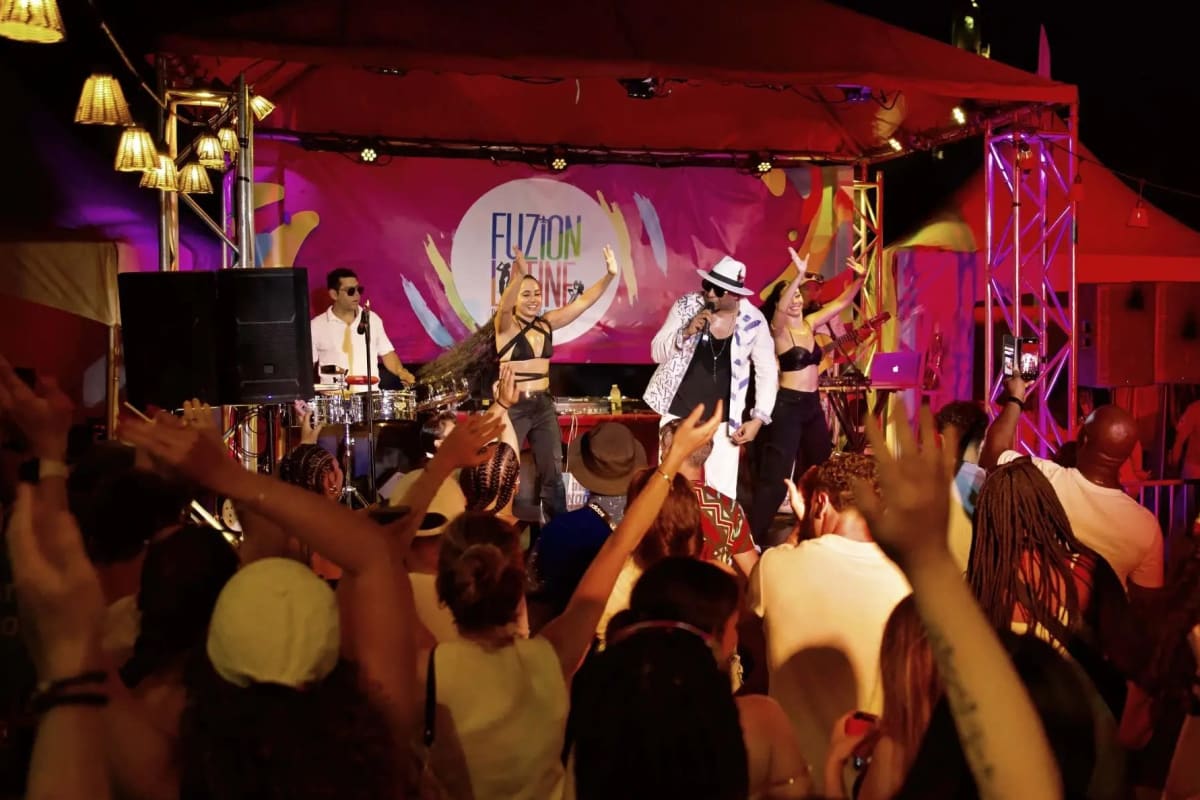 Spectacle à la Latin Fuzion Zone.