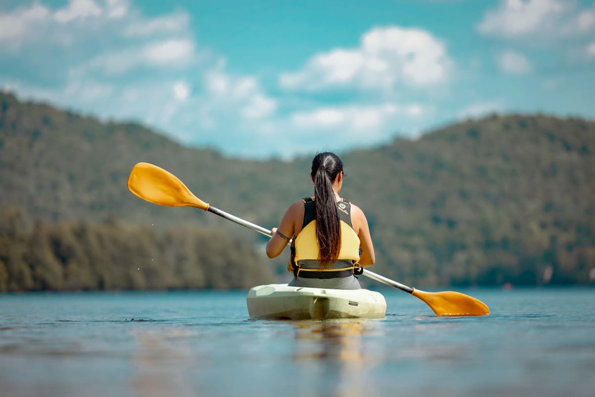 Grand Lodge Mont-Tremblant - Femme en kayak