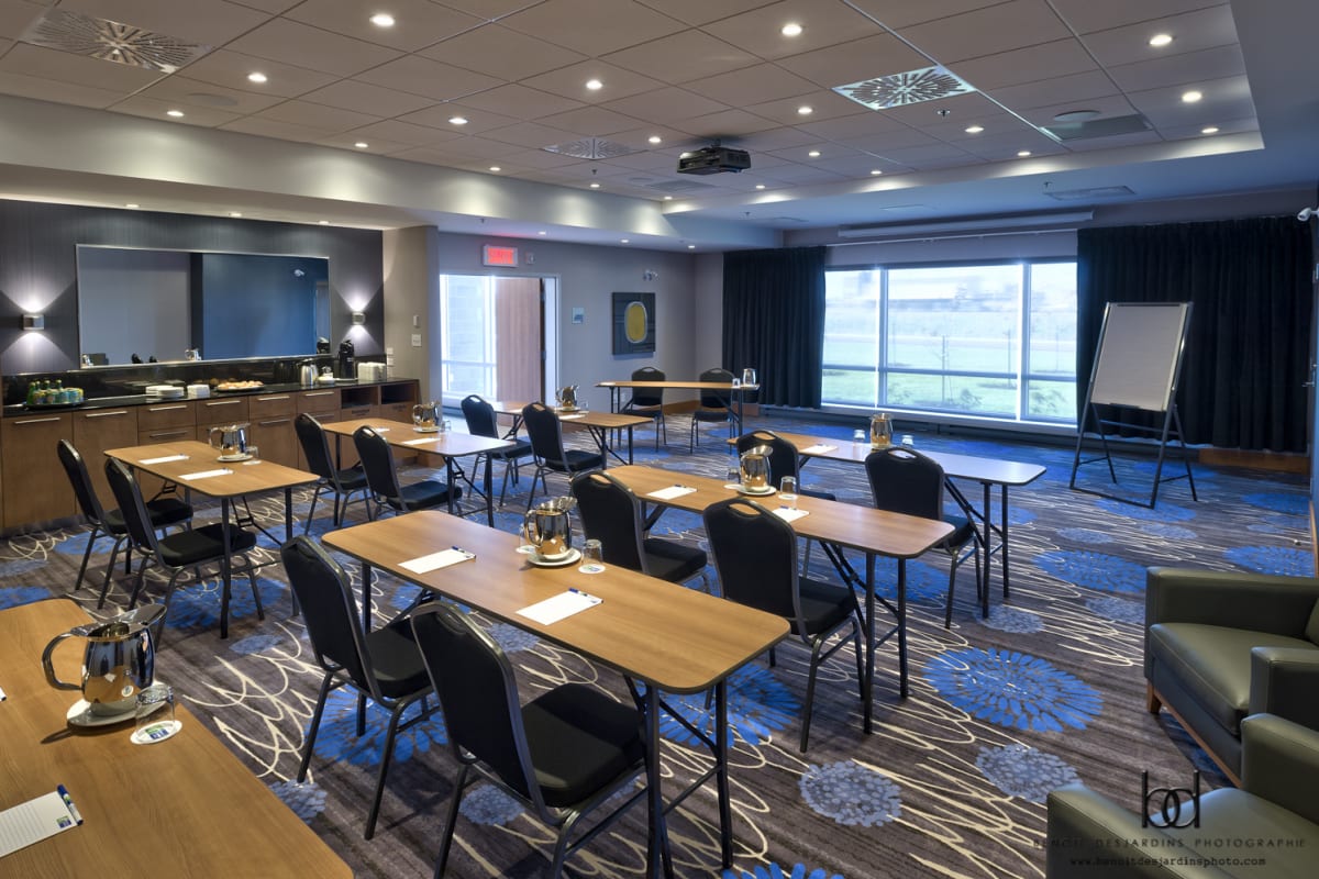 Holiday Inn Express & Suites Vaudreuil-Dorion - Conference room