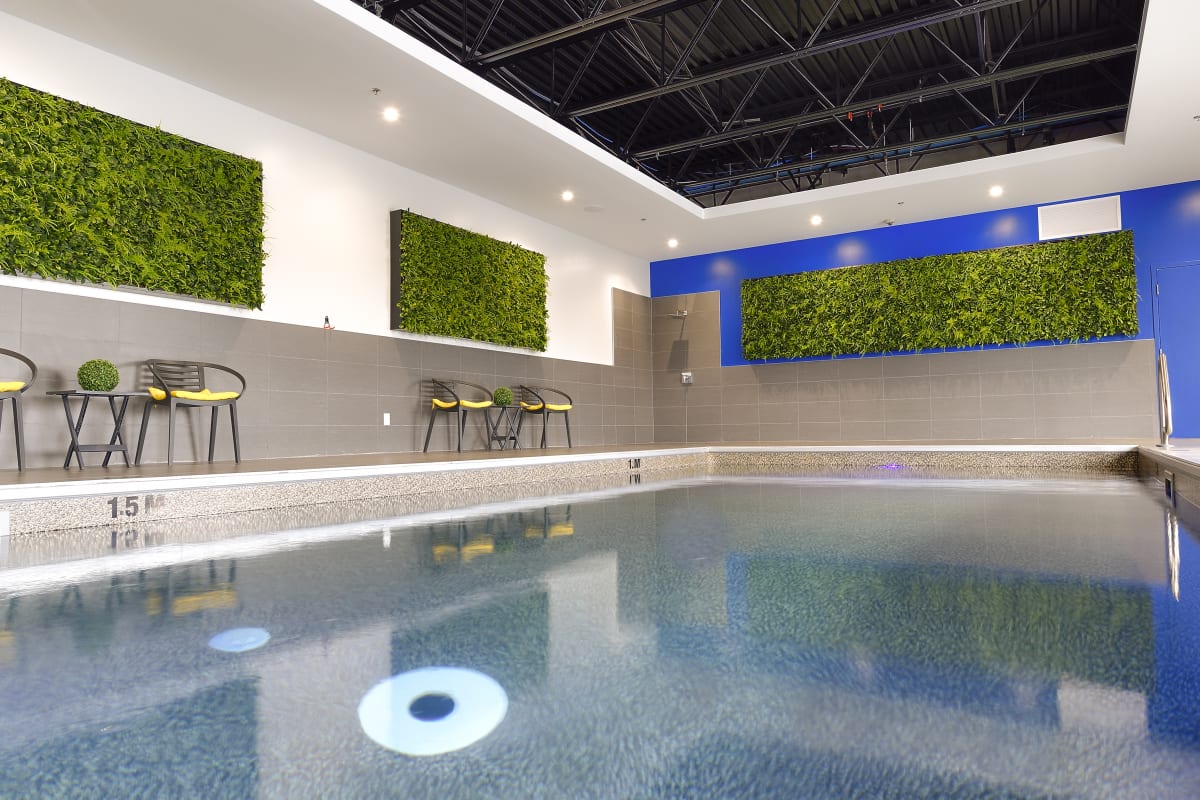 Holiday Inn Express & Suites Vaudreuil-Dorion - Pool