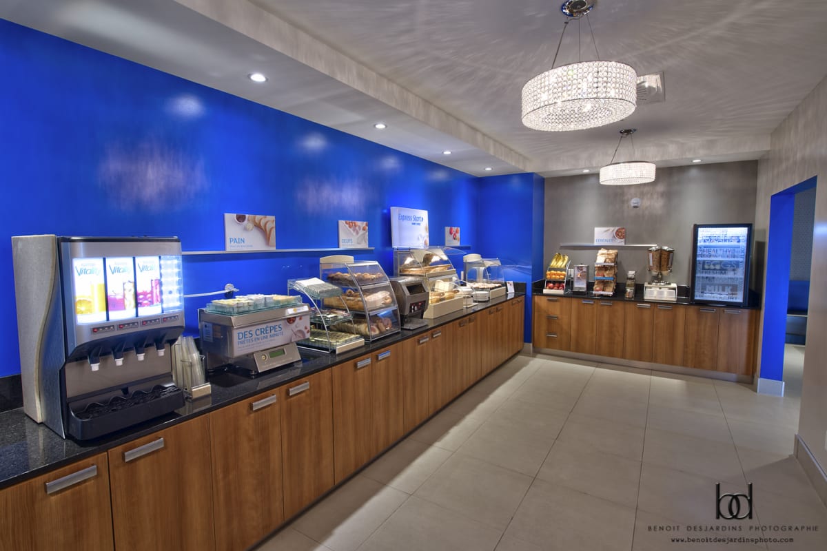 Holiday Inn Express & Suites Vaudreuil-Dorion - Breakfast area