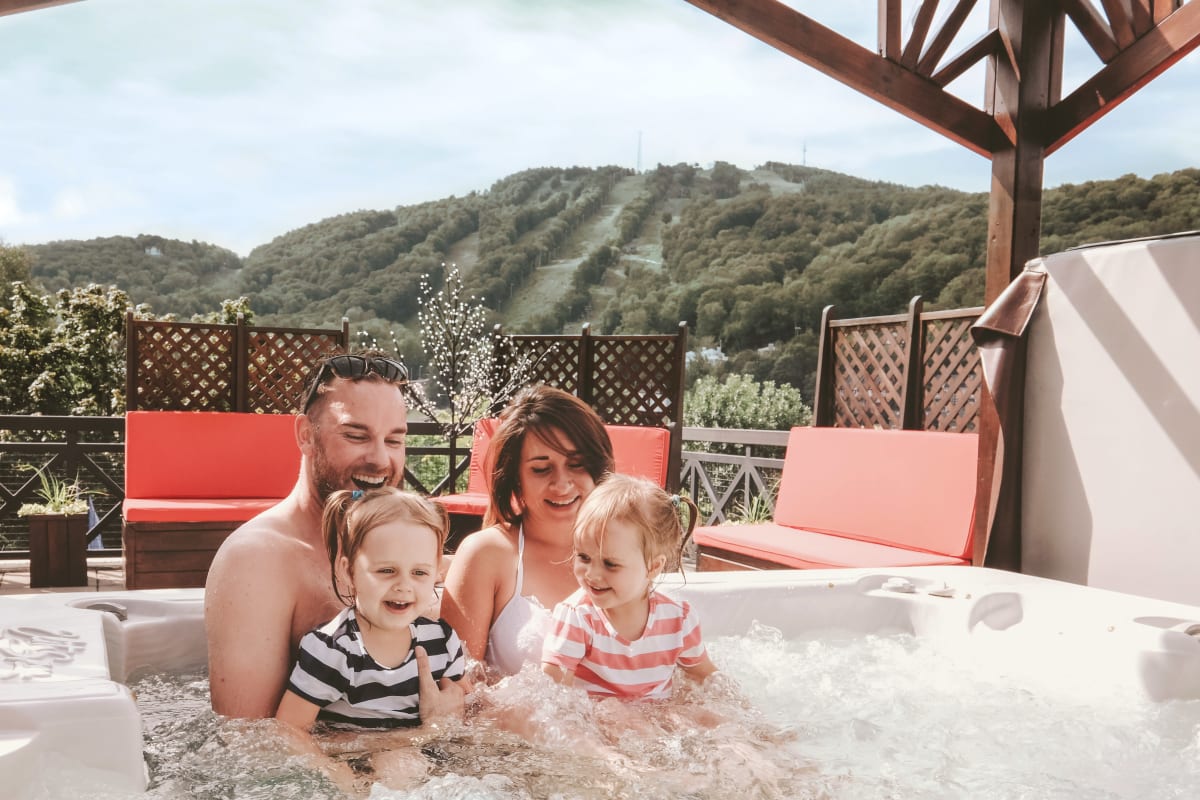 Famille dans un spa.