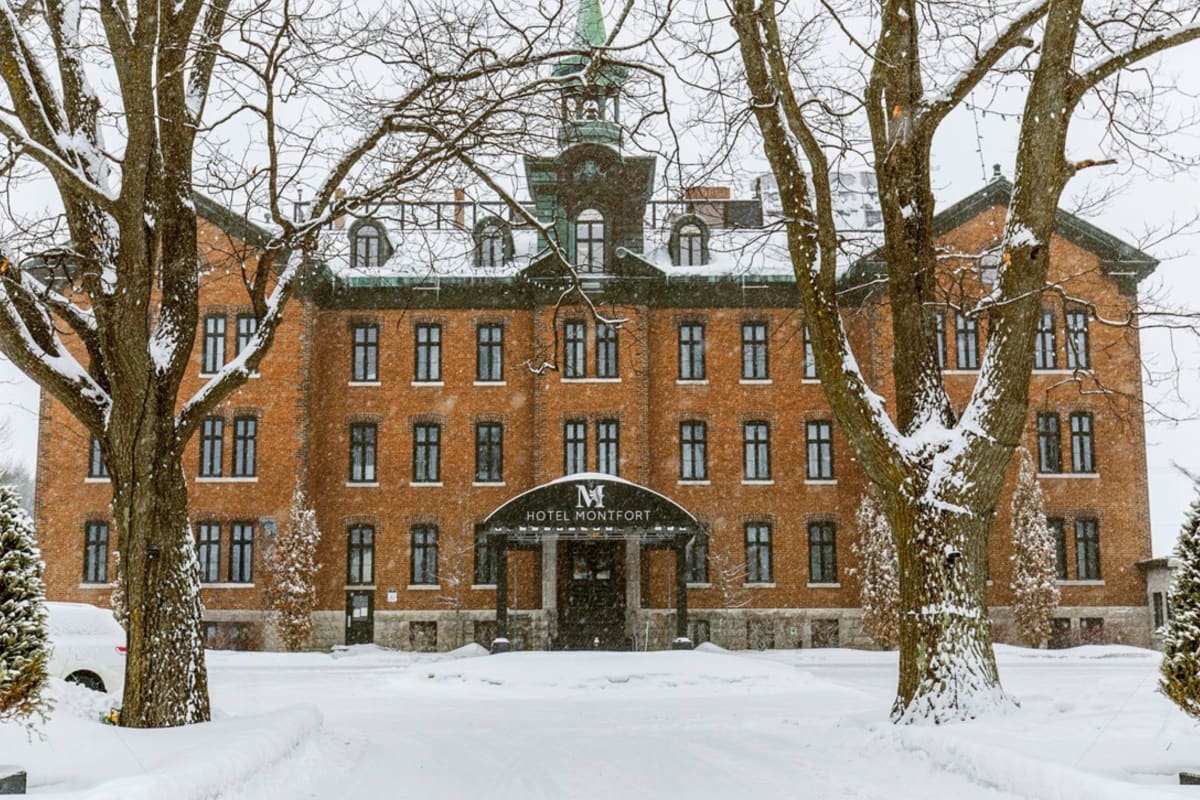 Hôtel Montfort en hiver.