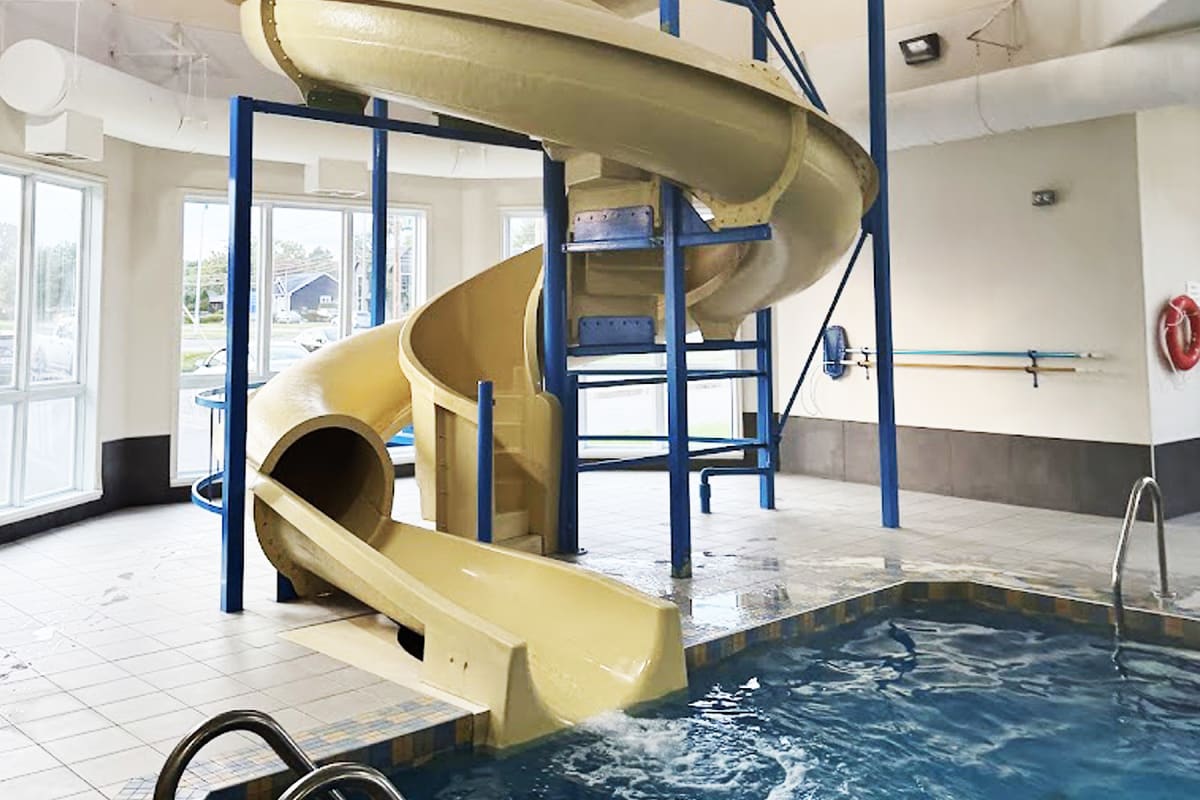 Piscine au Super 8 Trois-Rivières.