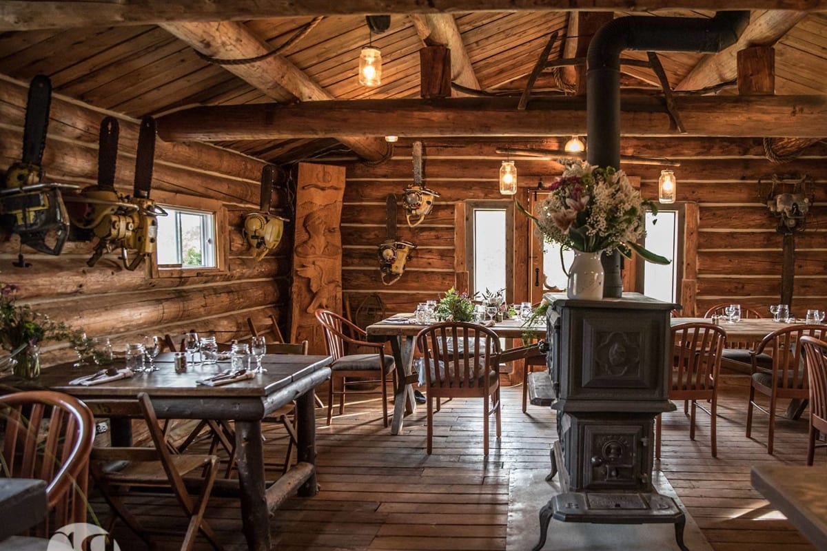 Intérieur de la Cookerie du Village du bûcheron
