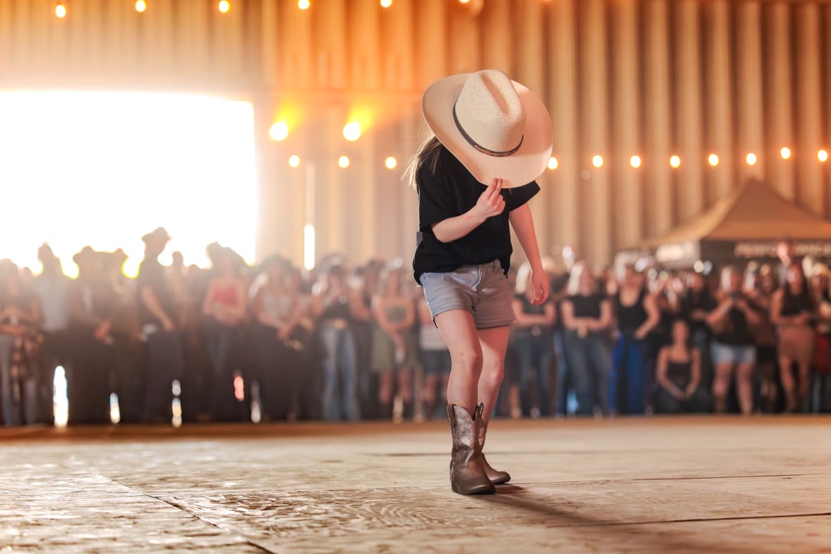 Danse en ligne.