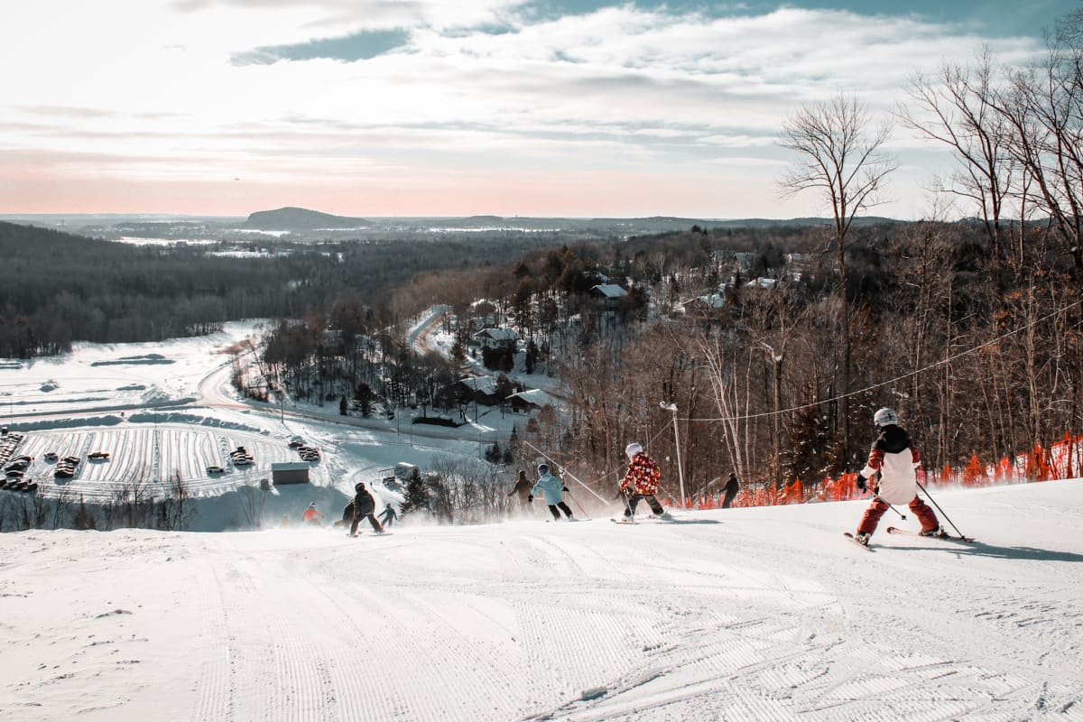 Ski alpin à la Vallée du Parc. 