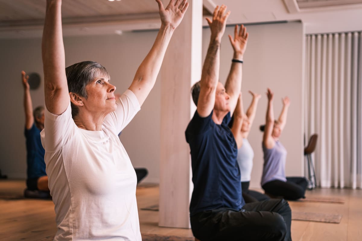 Personnes en train de pratiquer le yoga au Spa Eastman