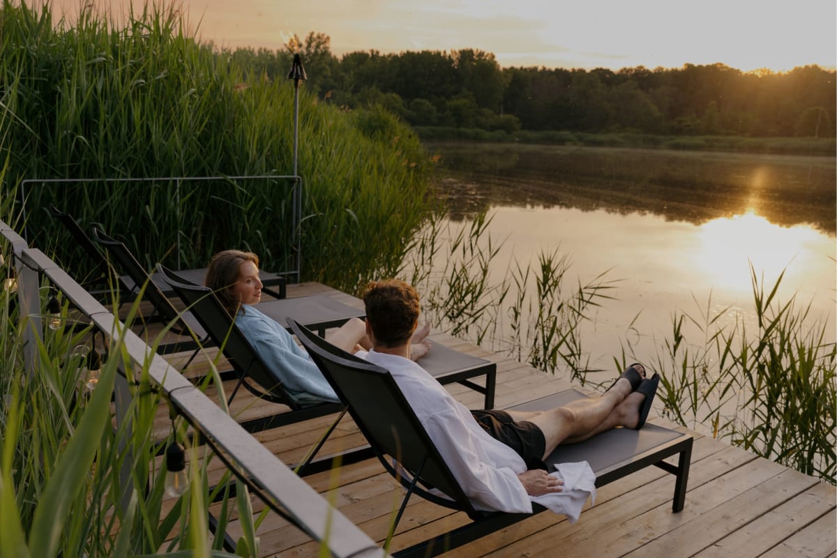 Couple au Strøm spa nordique île-des-soeurs.