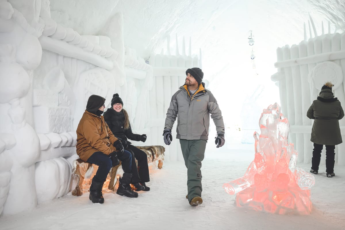 Sculptures à l'intérieure de l'Hôtel de Glace