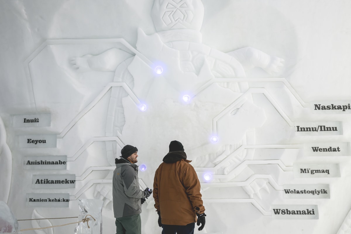 Hôtel de glace - Carte en neige des territoires autochtones