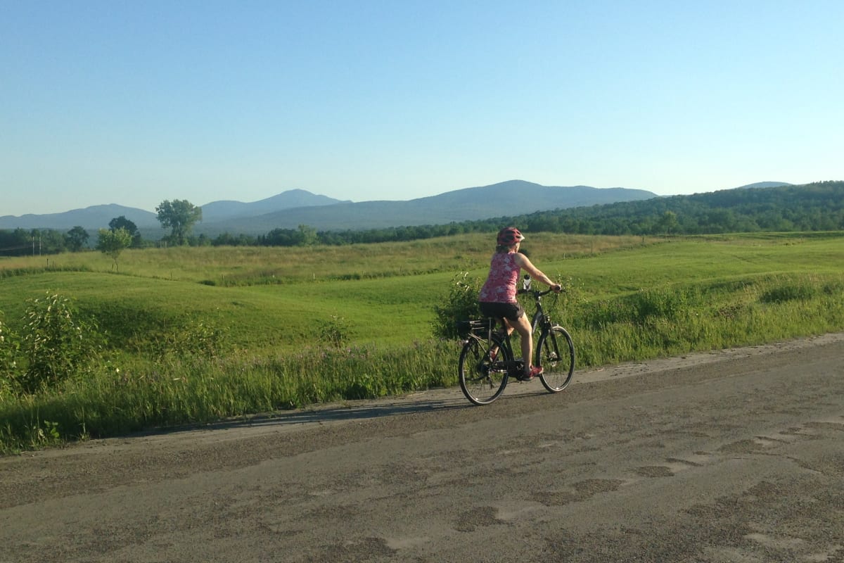 Cyclist on a country road in Memphrémagog.