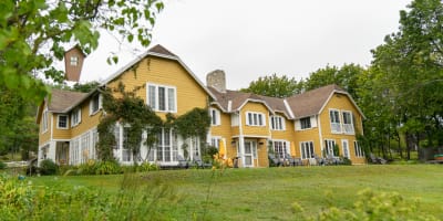 Extérieur de l'Auberge sur la Côte.