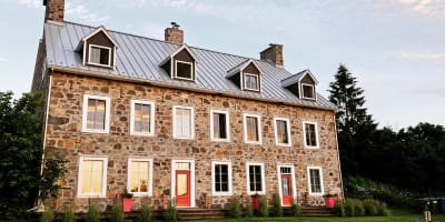 Façade de la bâtisse du B&B Le Canadien.