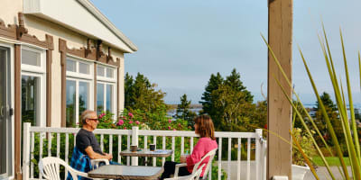 Un couple au Camping Annie-sur-Mer
