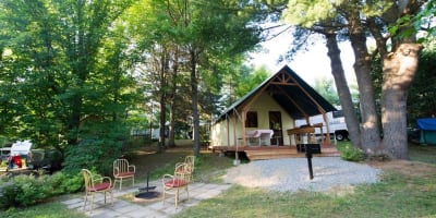 Tente Glamps et prêt-à-camper.