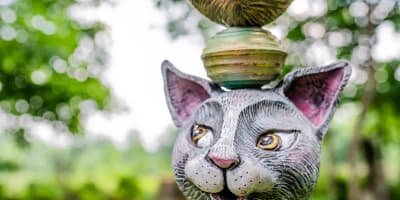 Centre d’Art Rozynski - A sculpture outdoors features a stack of cat heads separated by spheres.