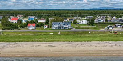 Vue aérienne du bâtiment des Condos de la Mer.