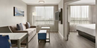 Embassy Suites by Hilton Montreal Airport - Petit salon